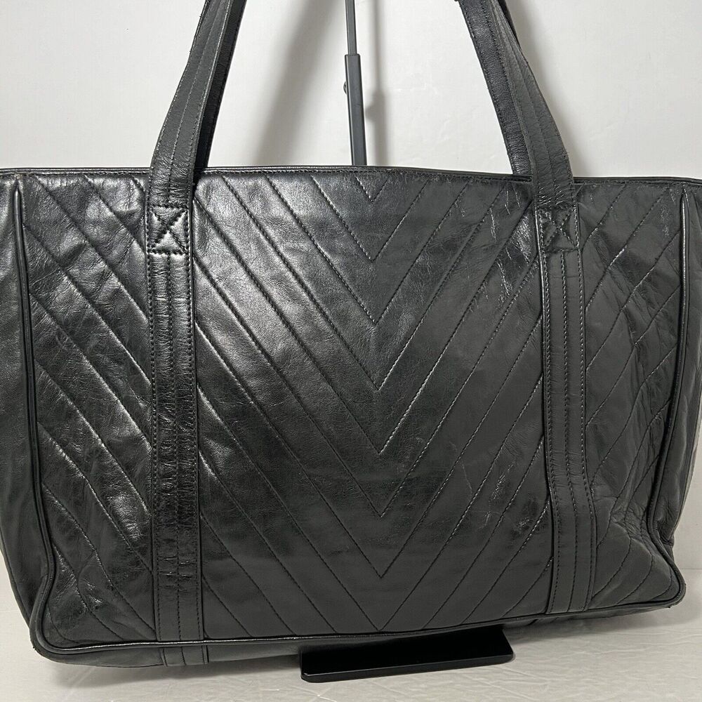 Vintage Chanel Leather Chevron Quilt Tote Bag Shoulder Bag Made In Italy - Picture 10 of 16